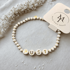 Hovedbilde PUST hvitt perlearmb&aring;nd – Malin Tveit ...